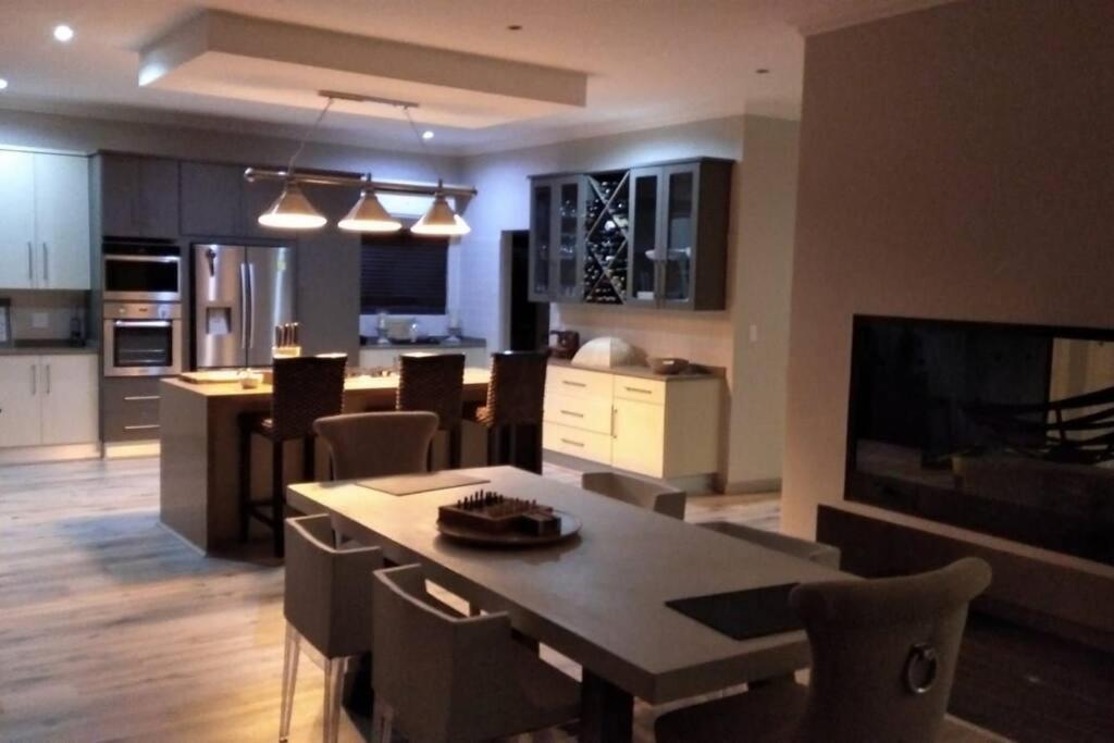 Pecanwood Estate Luxury Villa 5 Bedrooms With Pool Hartbeespoort Dış mekan fotoğraf