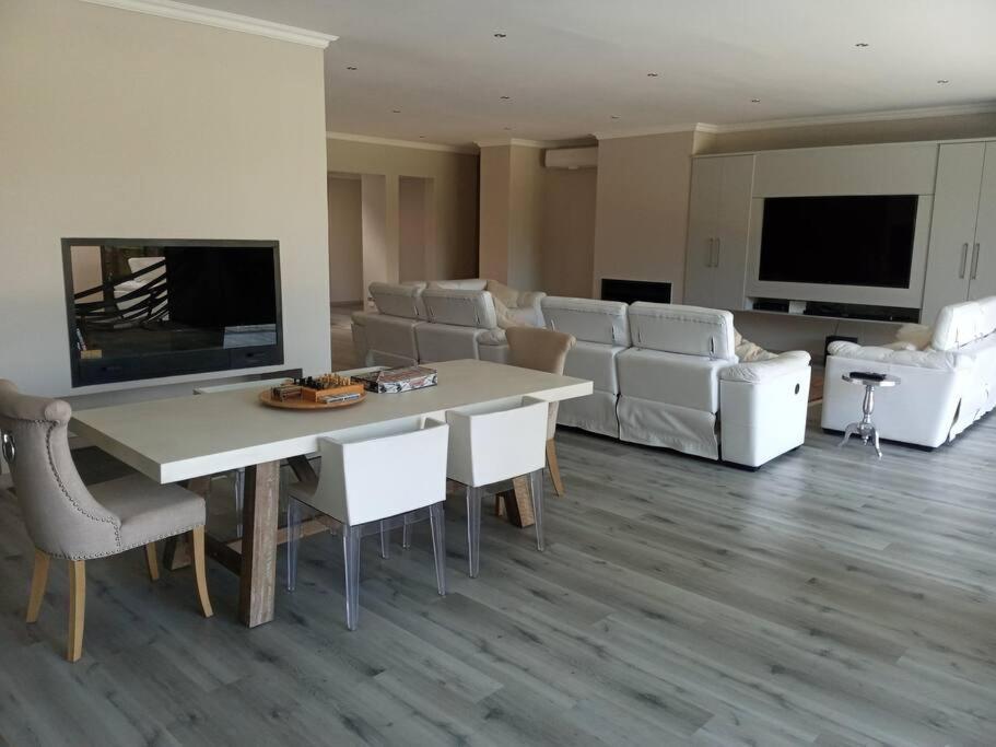 Pecanwood Estate Luxury Villa 5 Bedrooms With Pool Hartbeespoort Dış mekan fotoğraf